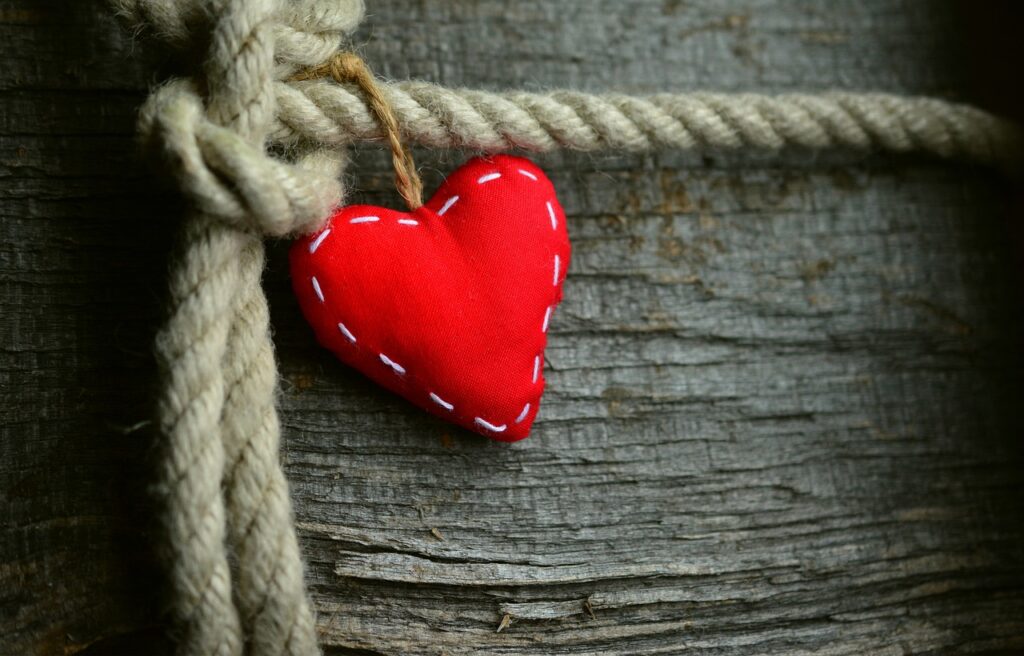 heart, red, rope-3085515.jpg