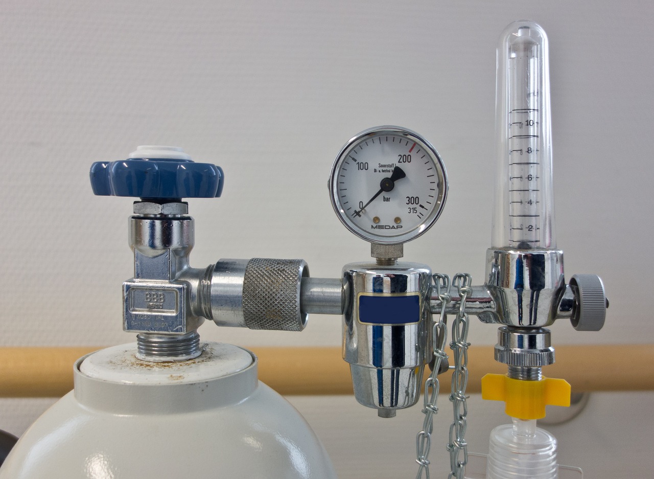 oxygen, pressure regulator, oxygen bottle-502887.jpg